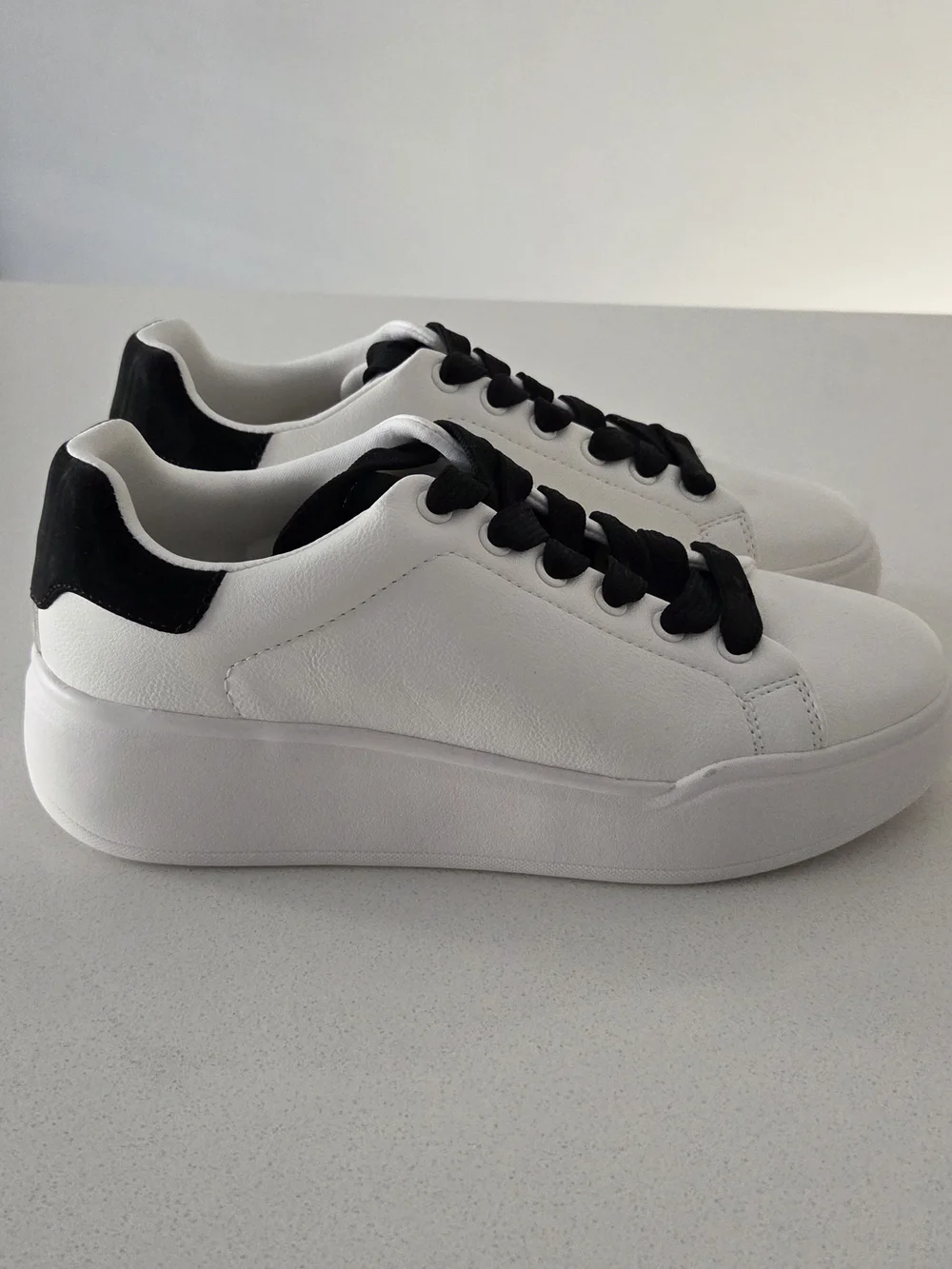 Aldo White and Black Low-Top Platform Sneakers - Picture 2 of 5